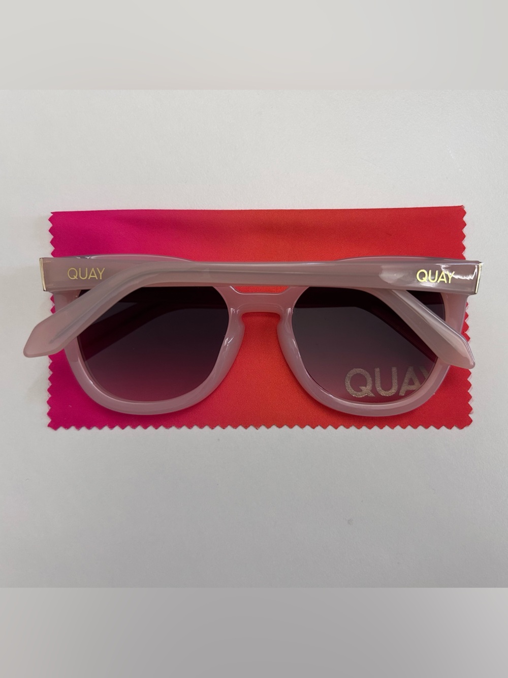 Quay Australia Noosa Pink Cat Eye Round Frame Sunglasses, Tortoiseshell Tips - Picture 3 of 6